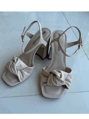 New Soft Knot Leather Ankle Strap Block Heels Sandals size 6 girly fun cute NWOT